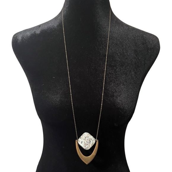 Jewelry - Bronze and stone pendant necklace. NWOT. Adjustable chain. Great condition!